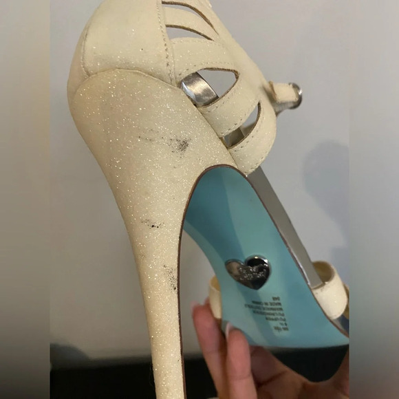 Betsey Johnson cream glitter heels with t strap and buckle closure 9.5 wedding - Picture 8 of 13